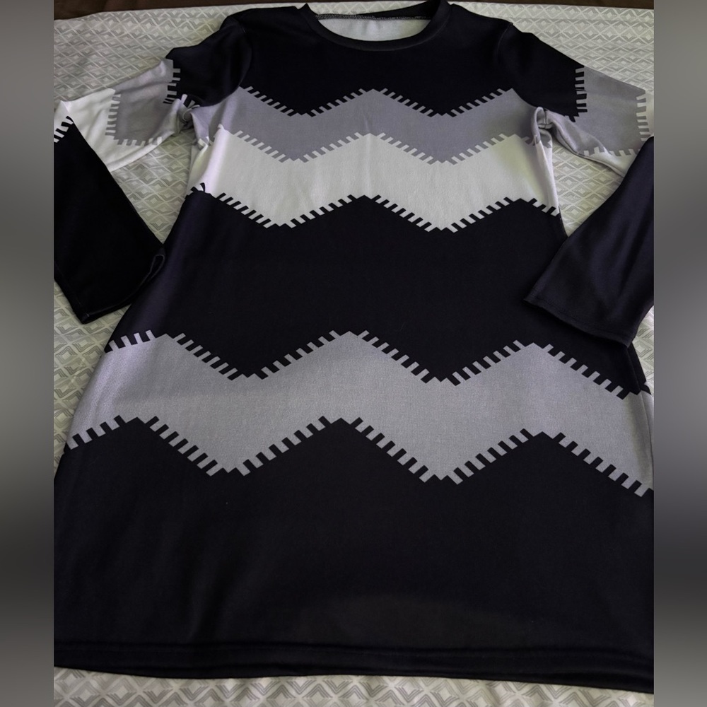 Fitted sexy brand new never worn long sleeve dress for woman 👩 from fashion Nova